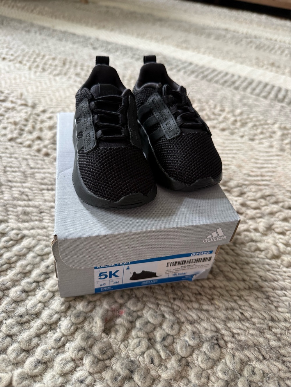 adidas Kids carbon Black Lightweight Sneakers 5 new in box unisex